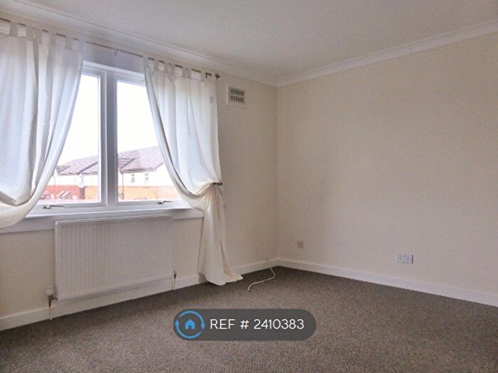 1 Bedroom Flat To Rent In Beauly Court, Grangemouth, FK3