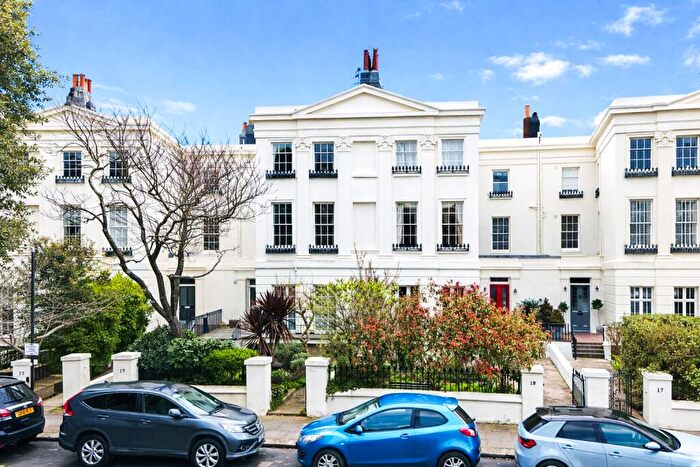 2 Bedroom Flat For Sale In Montpelier Crescent, Brighton, BN1