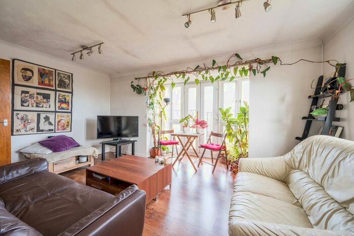 2 Bedroom Flat To Rent In Consul House, Bow, London, E3