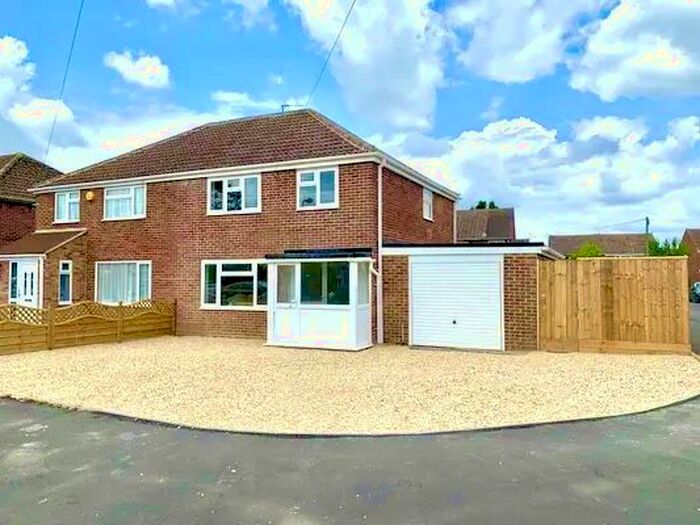 3 Bedroom Semi-Detached House To Rent In Lock Crescent, Kidlington, OX5