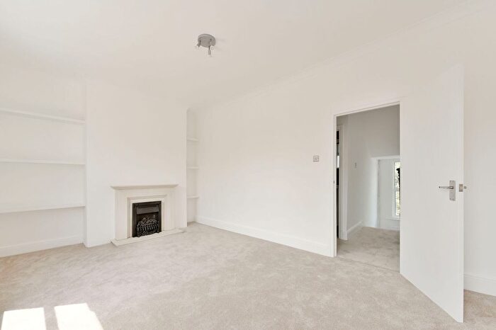 2 Bedroom Flat For Sale In York Road, North Acton, London, W3