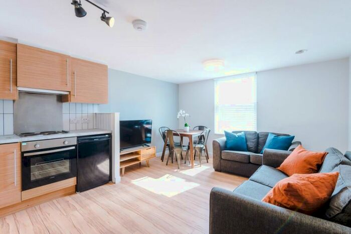 4 Bedroom Flat To Rent In Jesmond Road, Newcastle, NE2