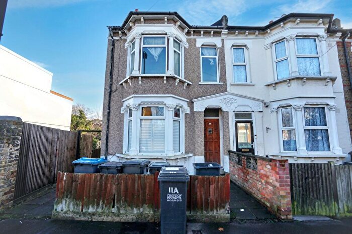 2 Bedroom Flat For Sale In B Ecclesbourne Road, Thornton Heath, Surrey, CR7