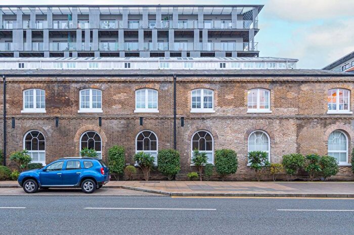 3 Bedroom Flat For Sale In Duke Of Wellington Avenue, Woolwich, London, SE18