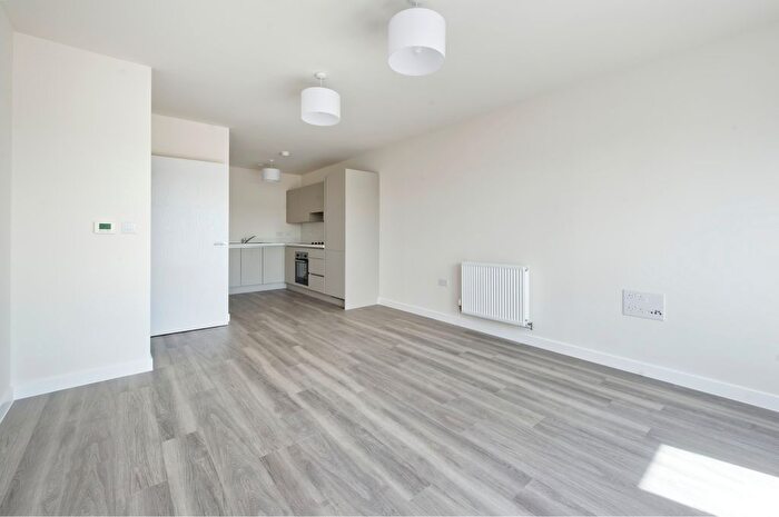 1 Bedroom Flat To Rent In Springfield Drive, Springfield Parkside, Tooting, London, SW17