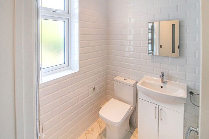 5 Bedroom End Of Terrace House To Rent In Coventry Road, Ilford, IG1
