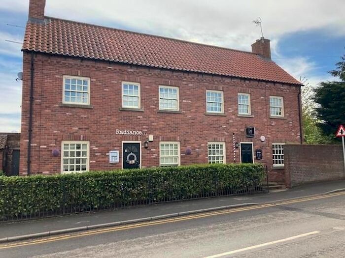 2 Bedroom Flat To Rent In Granary Court, Market Place, Bawtry, DN10