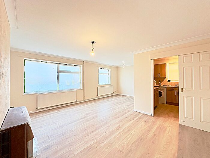 2 Bedroom Bungalow To Rent In Itchen Close, Bedford, MK41