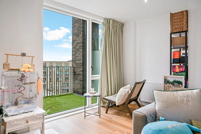 3 Bedroom Apartment For Sale In Cavendish Square, London, E16