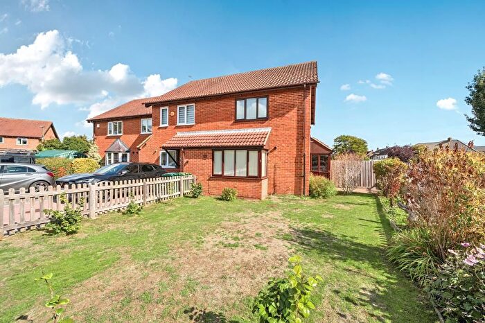 3 Bedroom End Of Terrace House For Sale In Sunbury-On-Thames, Surrey, TW16
