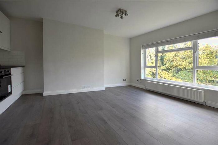 1 Bedroom Flat To Rent In London Road, Redhill, RH1