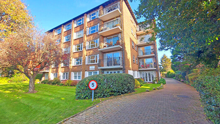 2 Bedroom Apartment For Sale In Downview Road, Worthing, BN11