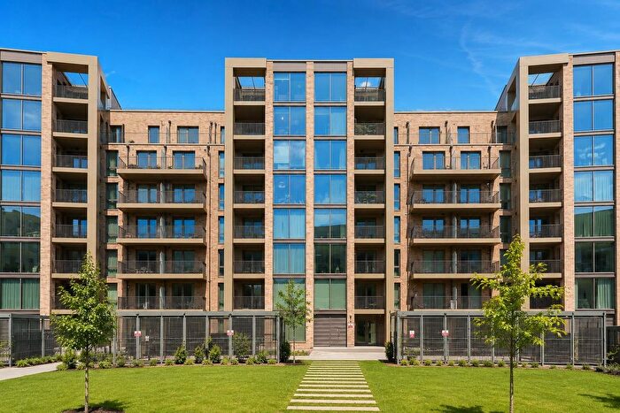 2 Bedroom Flat For Sale In Garnet Place, West Drayton, UB7