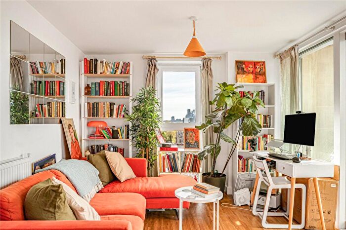 2 Bedroom Apartment For Sale In Roseberry Place, London, E8
