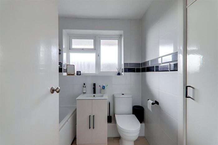 1 Bedroom Flat For Sale In Ashington Court, Broadwater Street East Broadwater, Worthing, BN14
