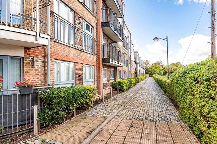 2 Bedroom Apartment To Rent In The Waterfront, Hertford, Herts, SG14