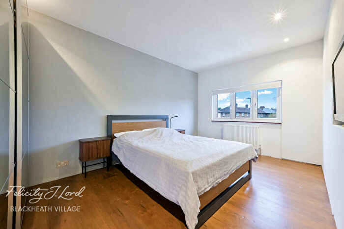 4 Bedroom End Of Terrace House For Sale In Meadowside, London, SE9