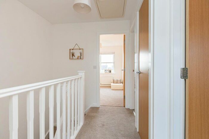 3 Bedroom Semi-Detached House For Sale In Wymet Gardens Millerhill Midlothian, EH22