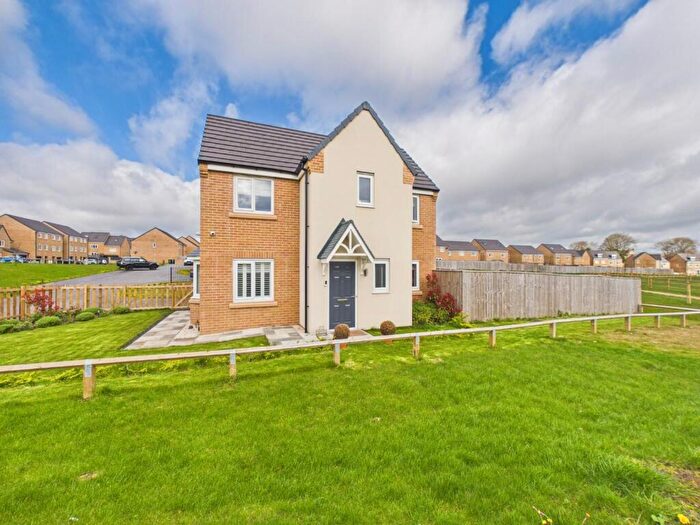 3 Bedroom Detached House For Sale In Mill Stock Way, Bradford, BD2