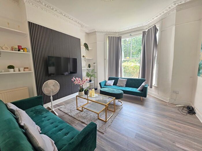 2 Bedroom Flat To Rent In Josephine Avenue, Brixton, London, SW2