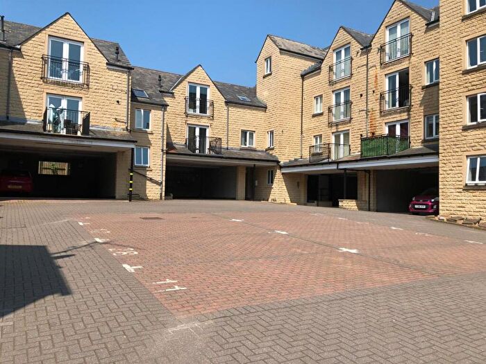 2 Bedroom Apartment To Rent In Winchester Court, Boothtown, Halifax, HX3