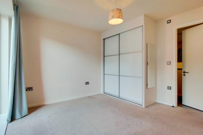 2 Bedroom Flat For Sale In Macaulay Road, London, SW4