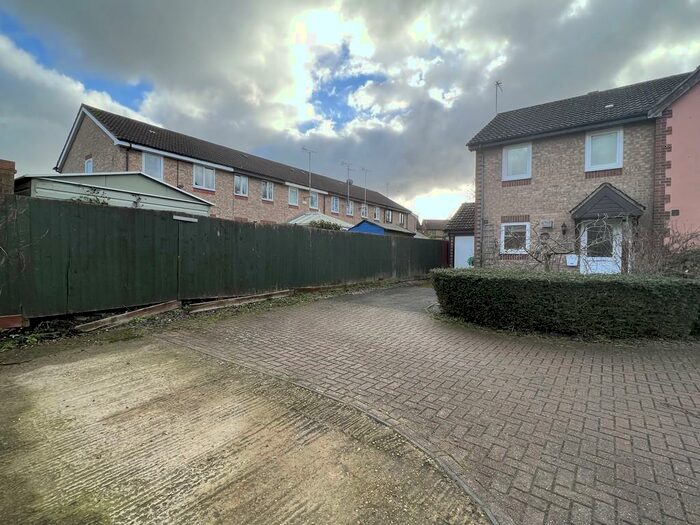 3 Bedroom Semi Detached House For Sale In Gull Way, Chatteris, Cambs, PE16