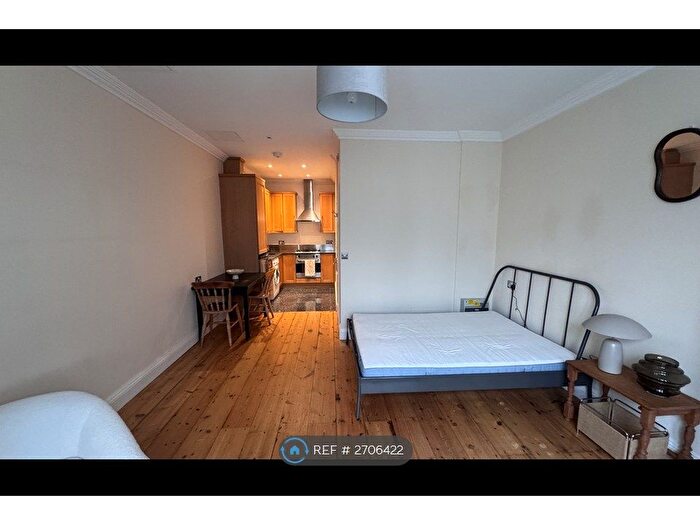 Studio To Rent In Tollington Way, London, N7