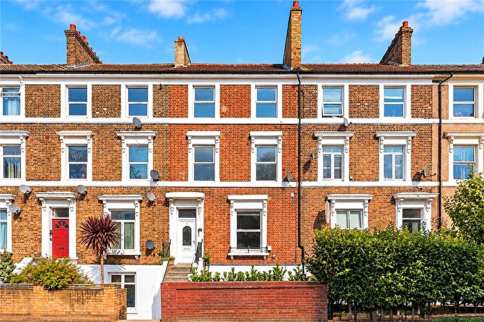 4 Bedroom Flat For Sale In Vicarage Road, Leyton, London, E10