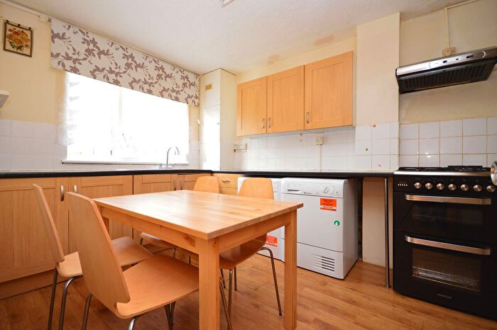 2 Bedroom Flat To Rent In John Mcdonald House, Tower Hamlets, E14