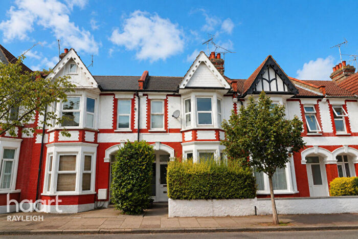 1 Bedroom Apartment To Rent In Ramuz Drive, Westcliff-on-Sea, SS0