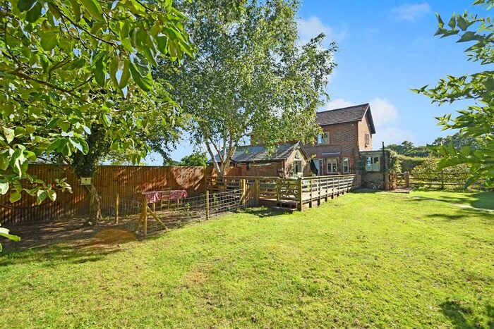 2 Bedroom Semi-Detached House For Sale In Skinners Lane, Edenbridge, TN8