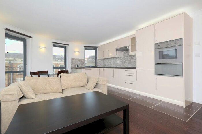 3 Bedroom Flat To Rent In Southgate Road, Dalston, N1