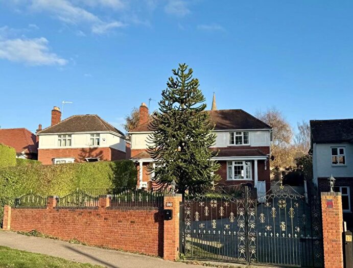 4 Bedroom Detached House To Rent In With Triple Garages - Rothwell Road, Desborough, NN14