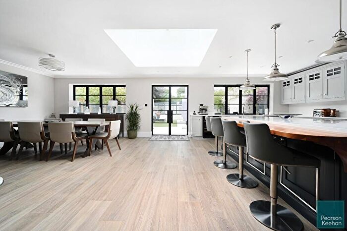 4 Bedroom Detached House For Sale In The Droveway, Hove, BN3