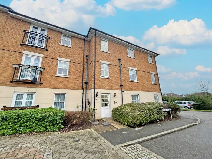2 Bedroom Flat To Rent In College Square, Westgate, Kent, CT8