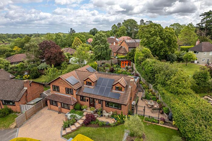 5 Bedroom Detached House For Sale In Waverley Close, Odiham, RG29