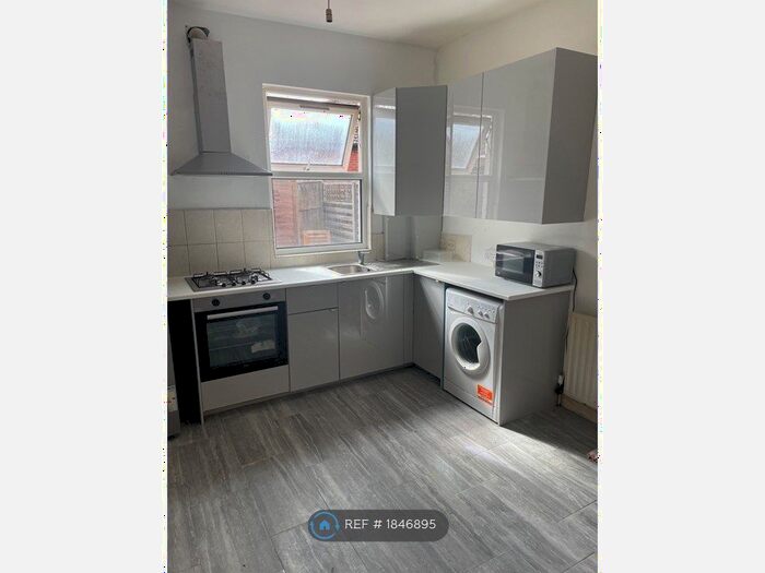 3 Bedroom Flat To Rent In Granville Road, London, N22