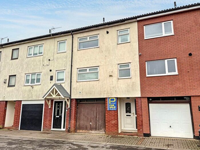 3 Bedroom Town House For Sale In Kentmere Place, Peterlee, Durham, SR8