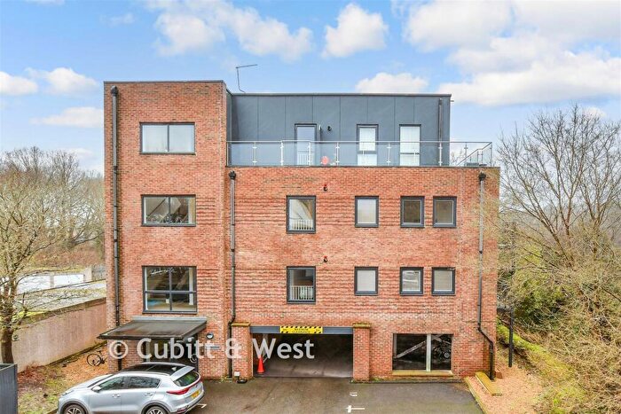 2 Bedroom Apartment For Sale In Challenge Court, Leatherhead, Surrey, KT22