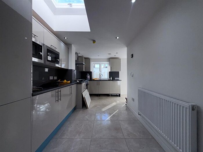 6 Bedroom Property To Rent In Grosvenor Avenue, Hayes, UB4