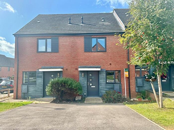 2 Bedroom Terraced House For Sale In Kensington Close, Kingsthorpe, Northampton, NN2