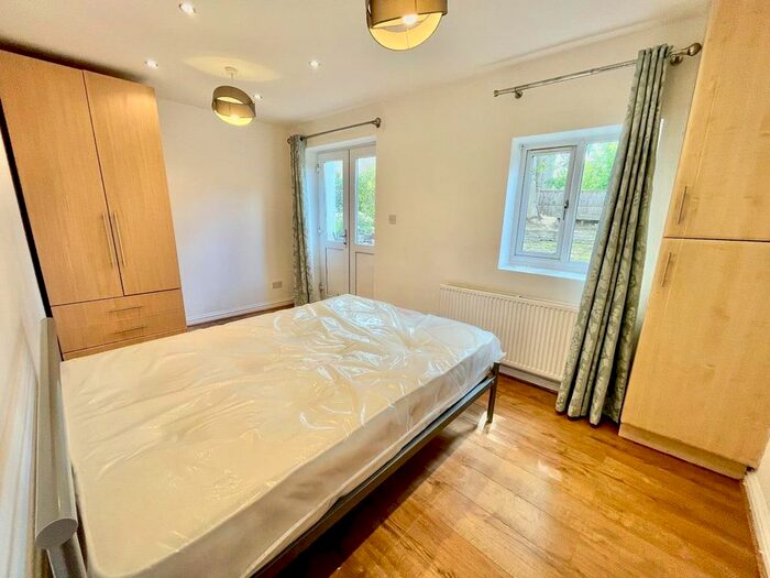 3 Bedroom Terraced House To Rent In York Road, London, W3