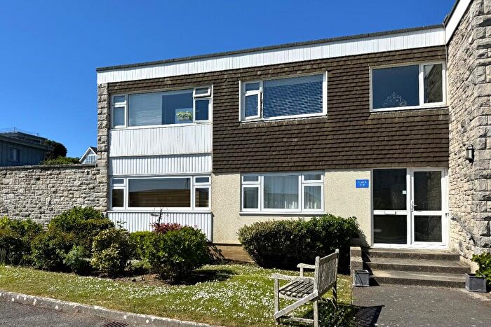 2 Bedroom Apartment For Sale In Clifton Close, Swanage, BH19
