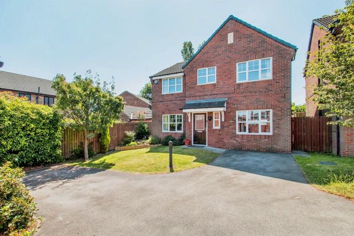 5 Bedroom Detached House To Rent In The Chase, Tingley, Wakefield, WF3
