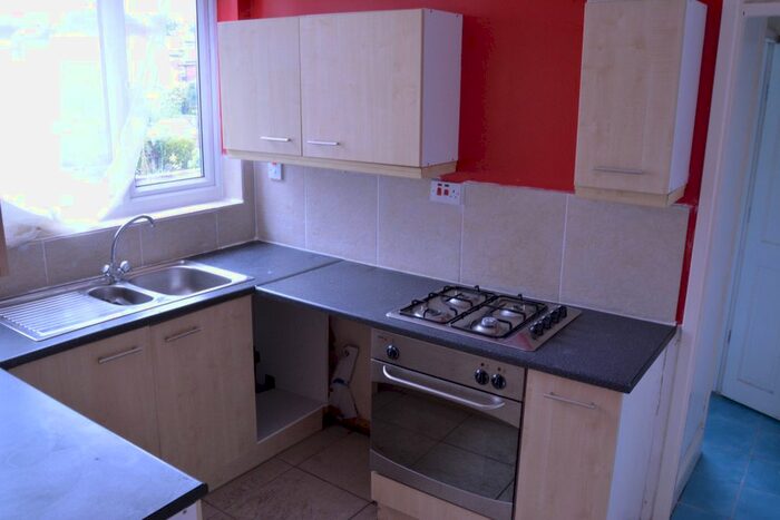 2 Bedroom Flat To Rent In Woodfield Avenue, Penn, Wolverhampton, West Midlands, WV4