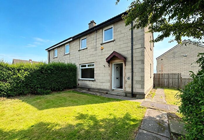 3 Bedroom Semi Detached House For Sale In St Dennis Terrace, Dundee, DD3