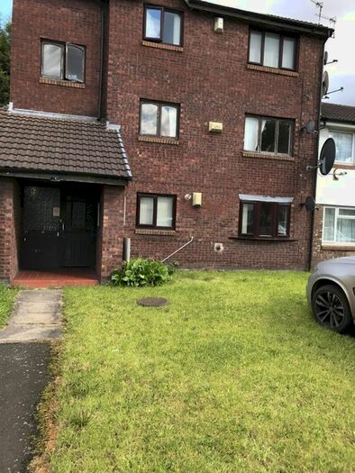 2 Bedroom Flat To Rent In Addison Close, Manchester, Greater Manchester, M13