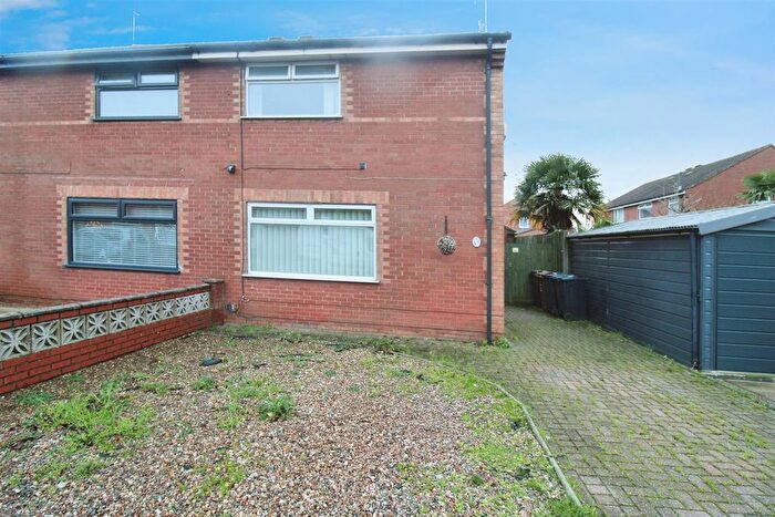 3 Bedroom Semi Detached House For Sale In Foredyke Avenue, Hull, HU7