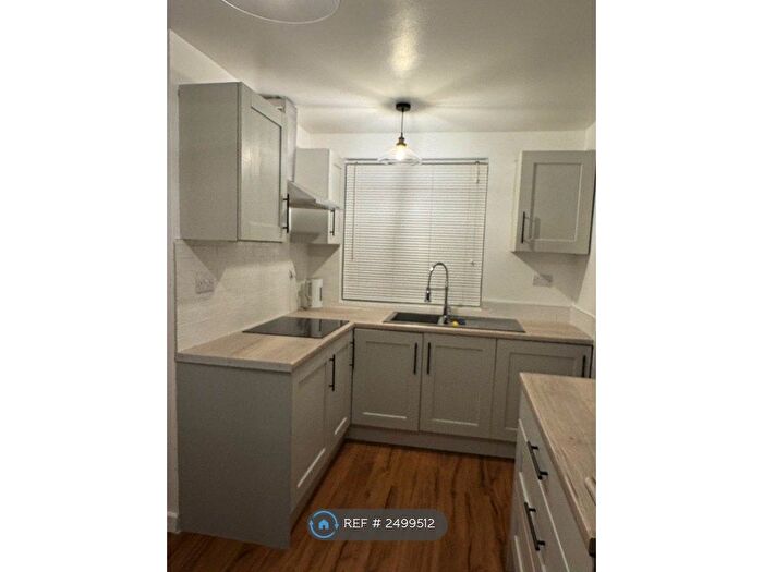 3 Bedroom Semi-Detached House To Rent In Brooklands Lane, Leeds, LS14